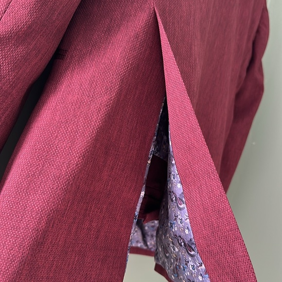 Custom Burgundy 3-Piece Suit Suitsupply-Style | Peak Lapels, DB Vest | 38R - 30W - Picture 6 of 9